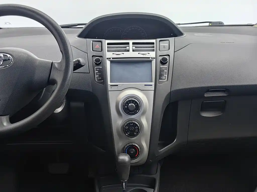 Toyota Yaris — миниатюра 12