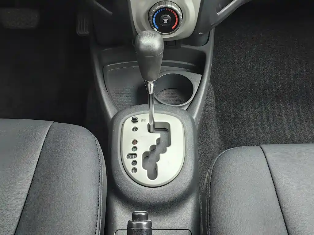 Toyota Yaris — миниатюра 13
