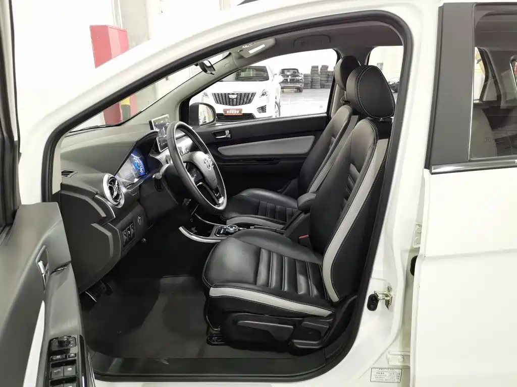 BAIC New Energy EC5 — миниатюра 10