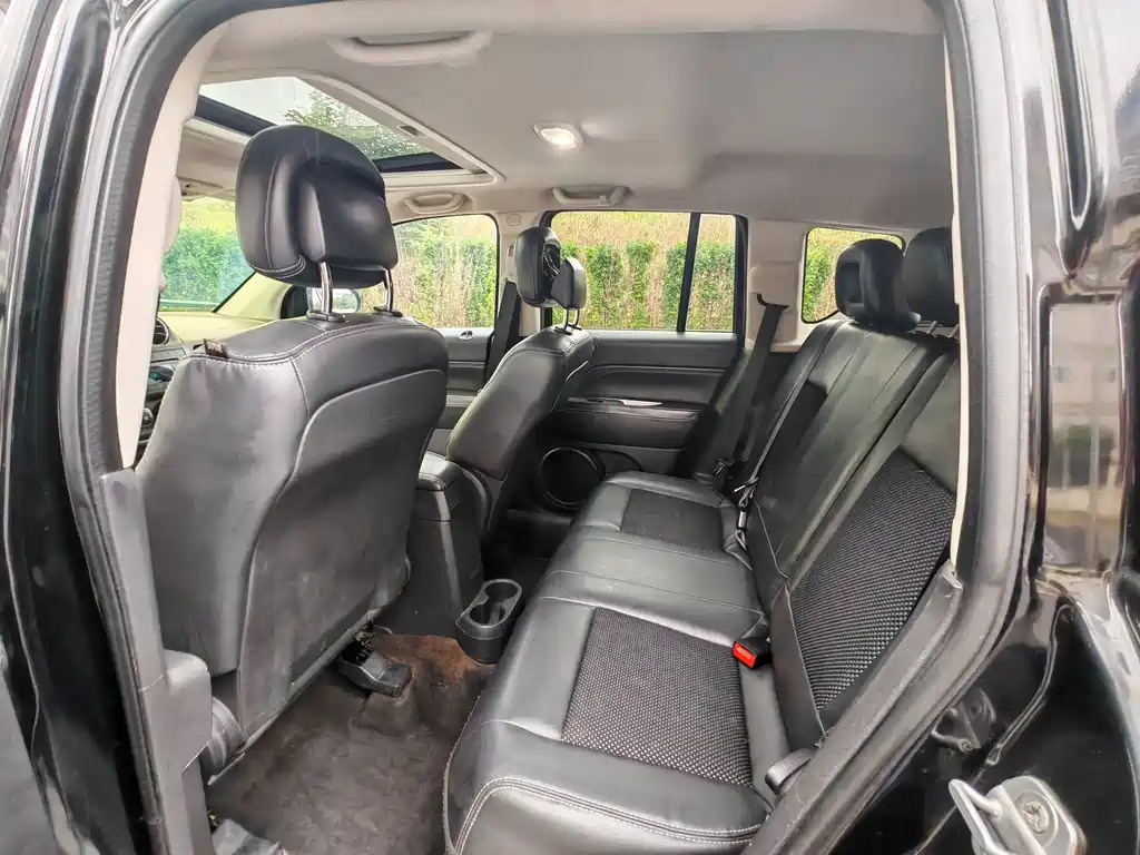 Jeep Compass (Import) — миниатюра 11