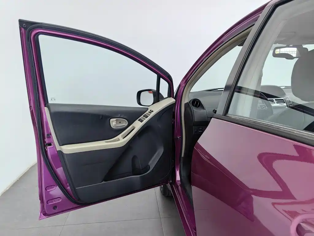 Toyota Yaris — миниатюра 8