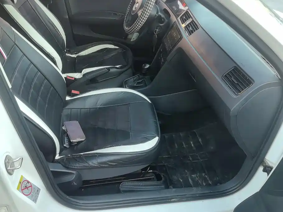 Volkswagen Santana — миниатюра 8