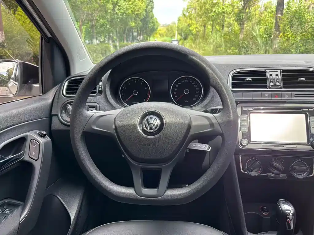 Volkswagen Polo — миниатюра 11