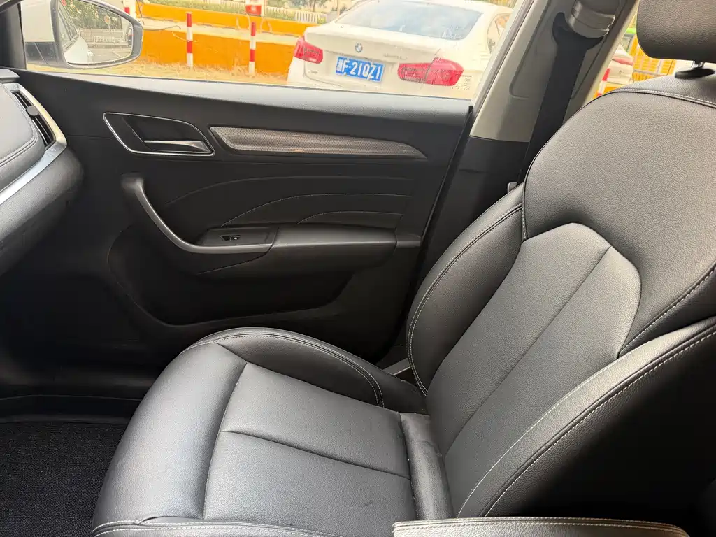 Roewe i6 Classic — миниатюра 7