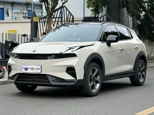 2025 Lynk & Co 06