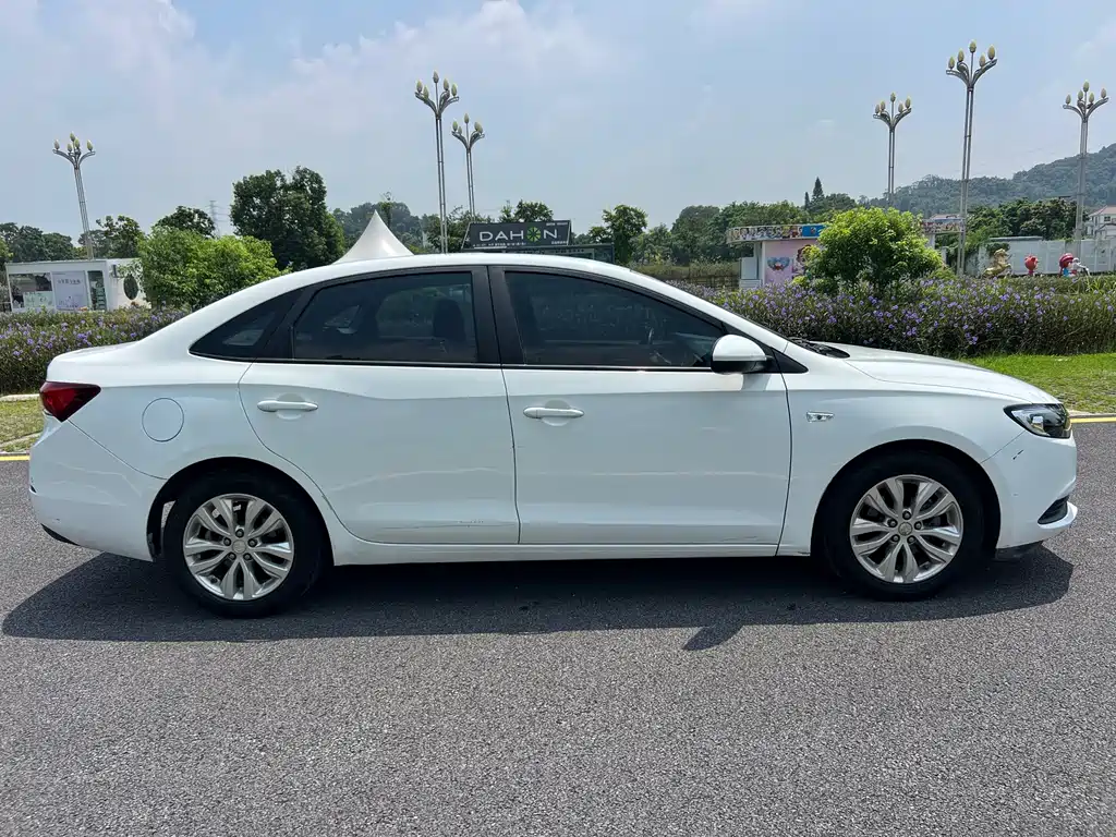 Buick Excelle — миниатюра 6
