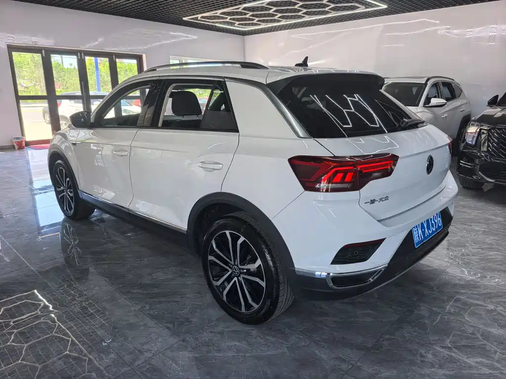 Volkswagen T-Roc 2022 280TSI DSG PLUS