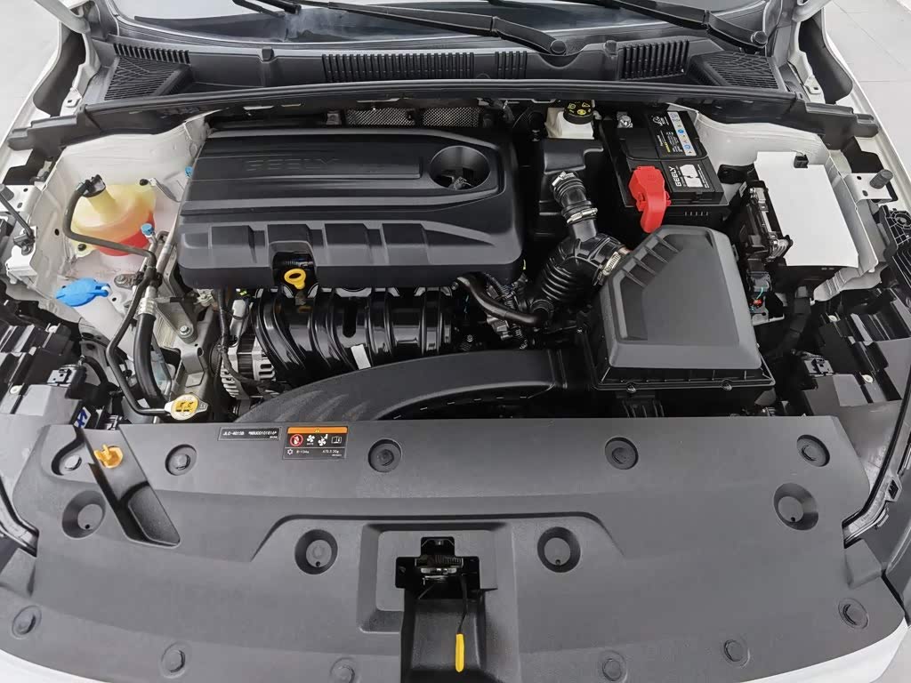 Geely Emgrand 1.5 л 2023 г. Белый, пробег 39700 км