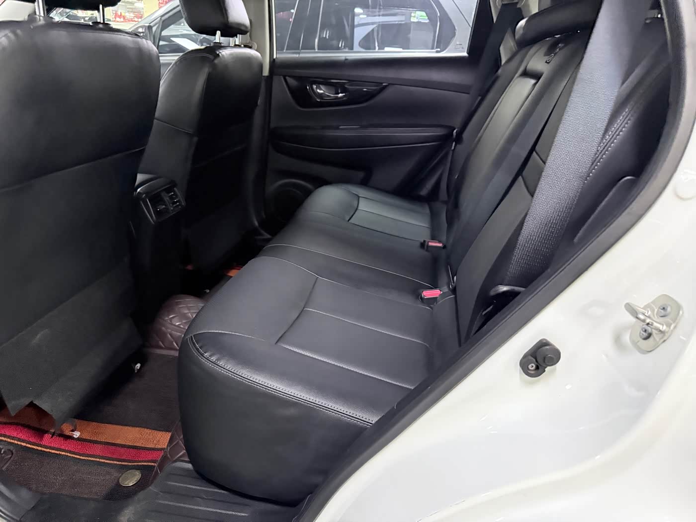 Nissan X-Trail 2.0 л 2024 г. Белый, пробег 39000 км
