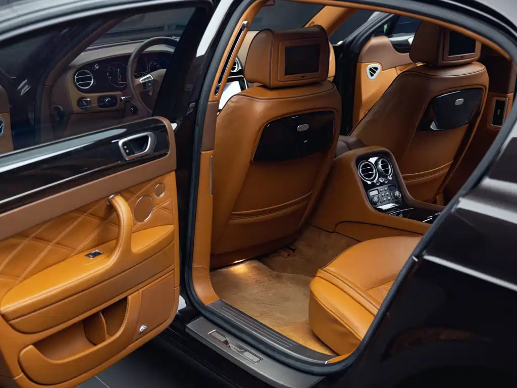 Bentley Flying Spur — миниатюра 17