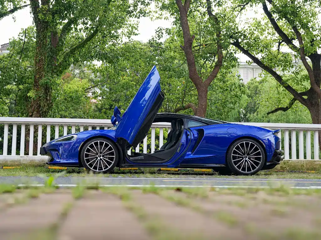 McLaren GT — миниатюра 8