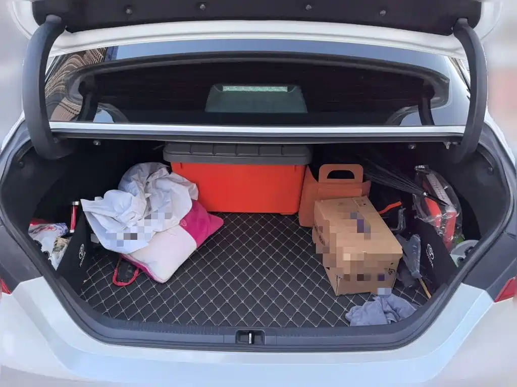 Toyota Camry — миниатюра 10