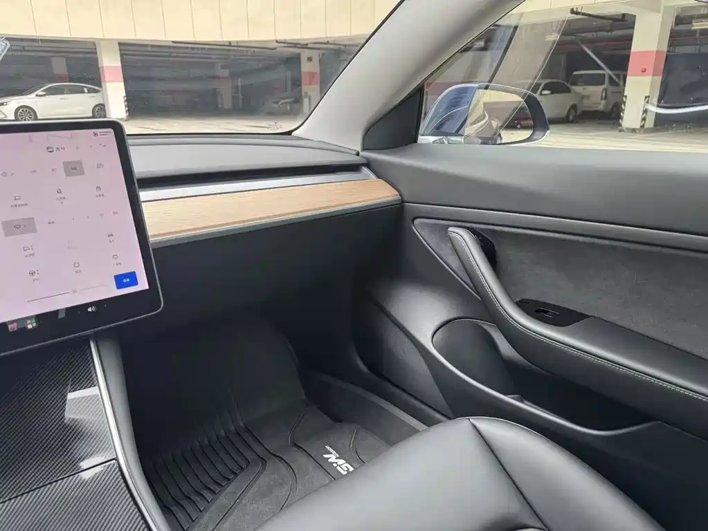 Tesla Model 3 — миниатюра 13