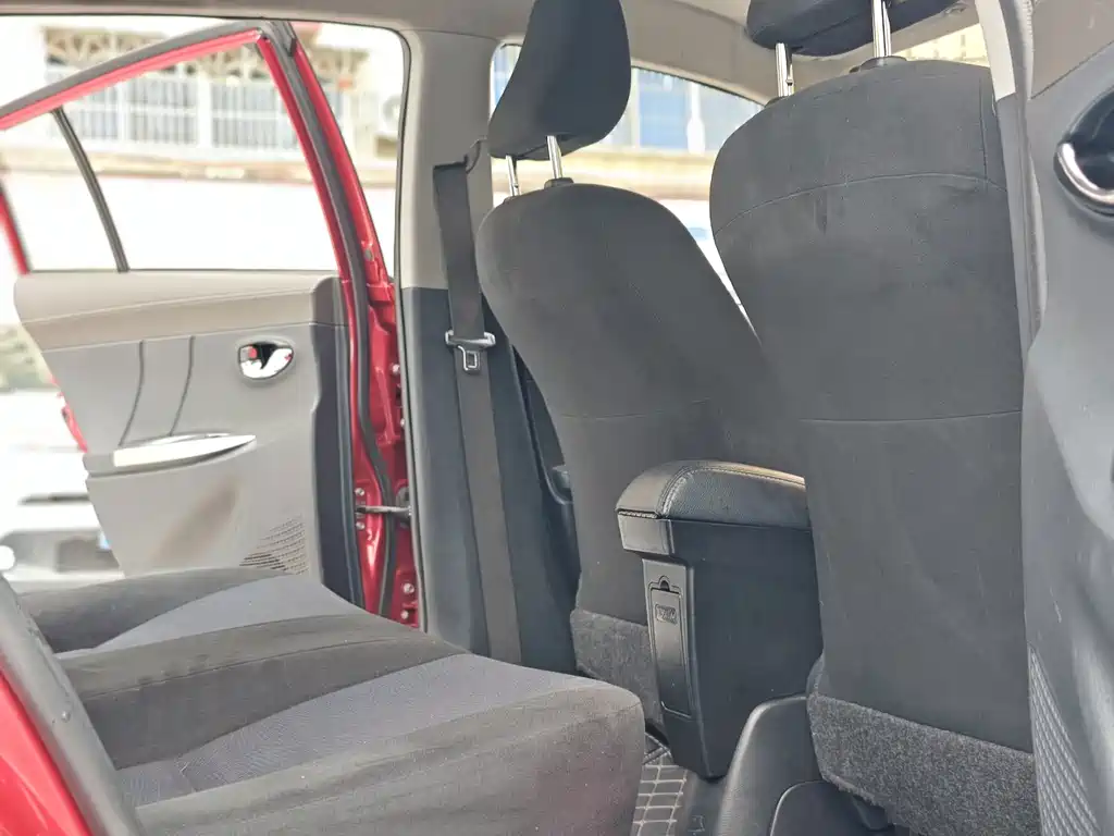 Toyota Yaris L — миниатюра 14