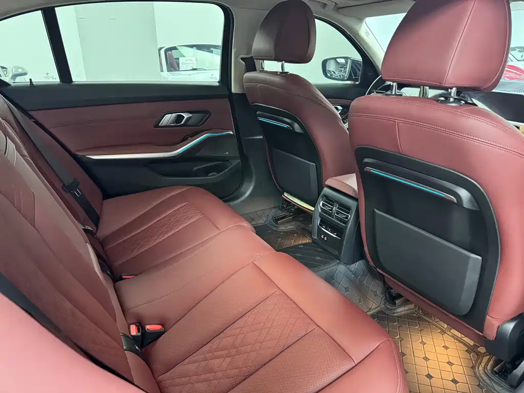 BMW 3 Series - фото 12