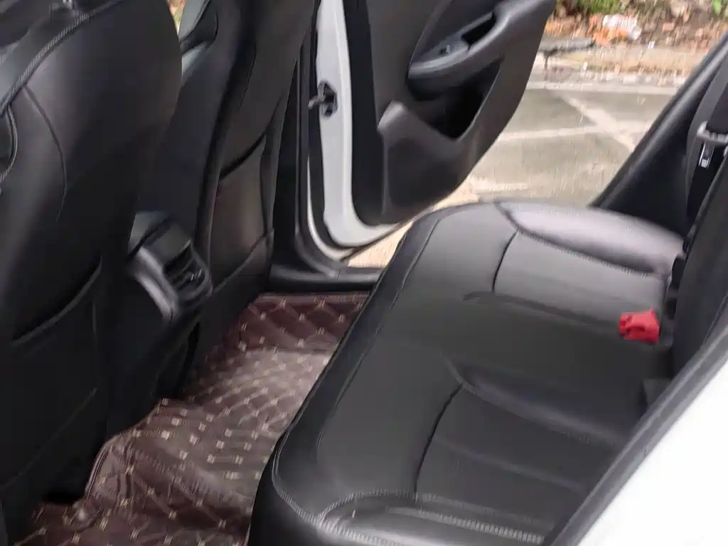 Buick Excelle — миниатюра 9