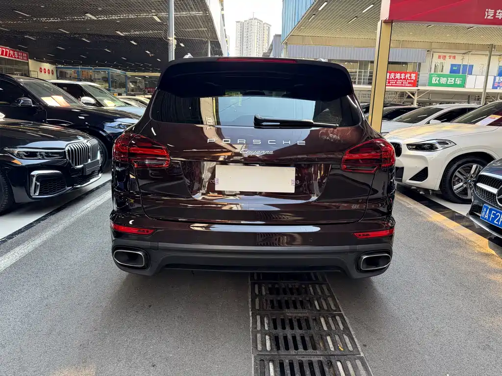 Porsche Cayenne — миниатюра 5