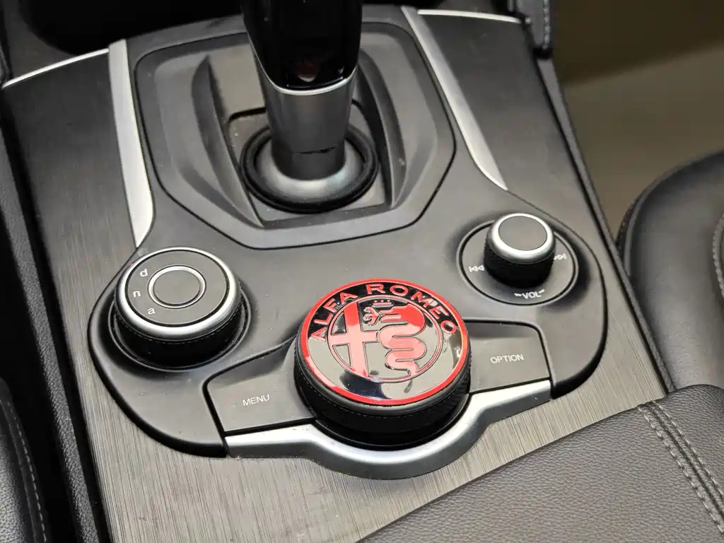 Alfa Romeo Stelvio — миниатюра 18