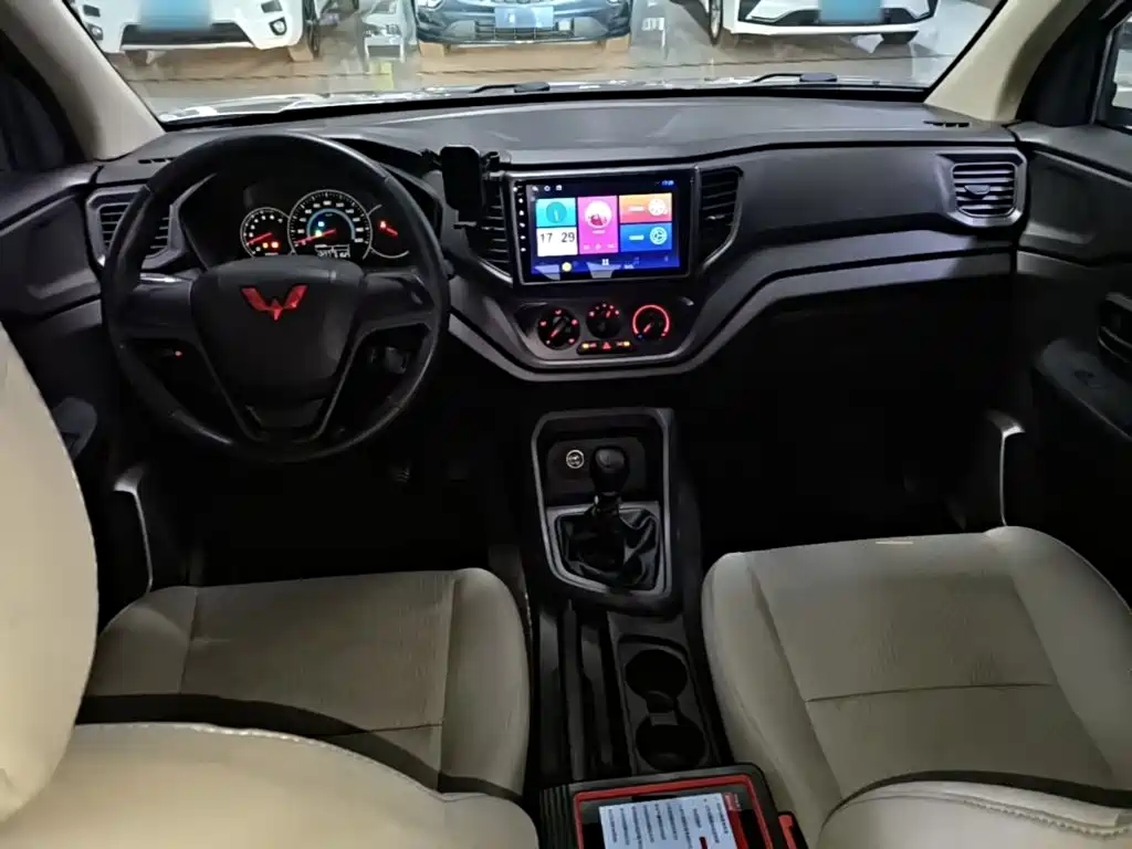 Wuling Hongguang V — миниатюра 10