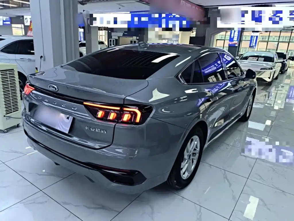 Ford Mondeo — миниатюра 7