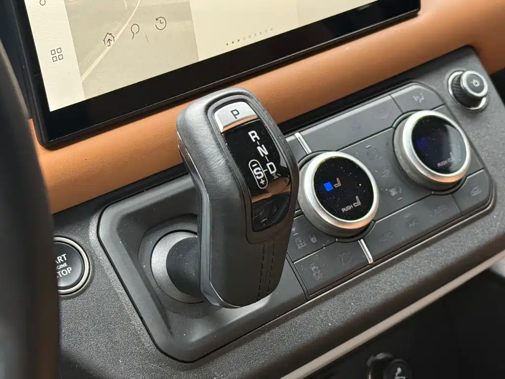 Land Rover Defender — миниатюра 3