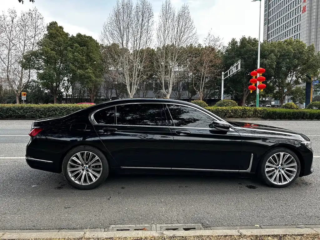 BMW 7 SERIES
