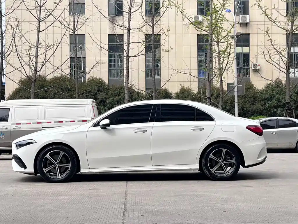 Mercedes-Benz A-Class A 2023 A 200 L Fashion