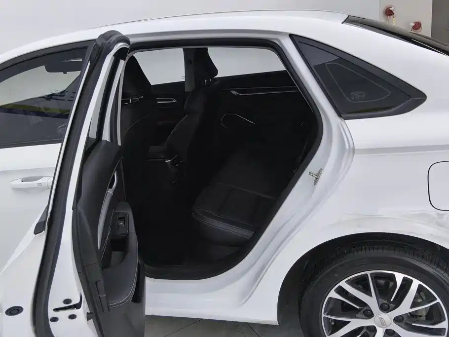 Geely Emgrand — миниатюра 11