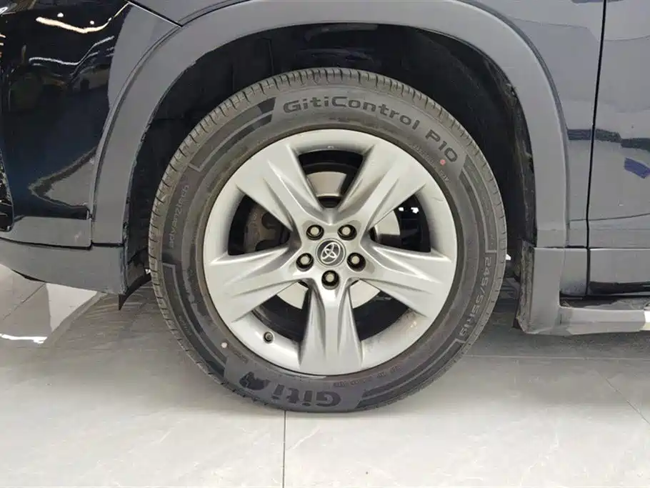 Toyota Highlander 2018 2.0T Luxury 7 мест V