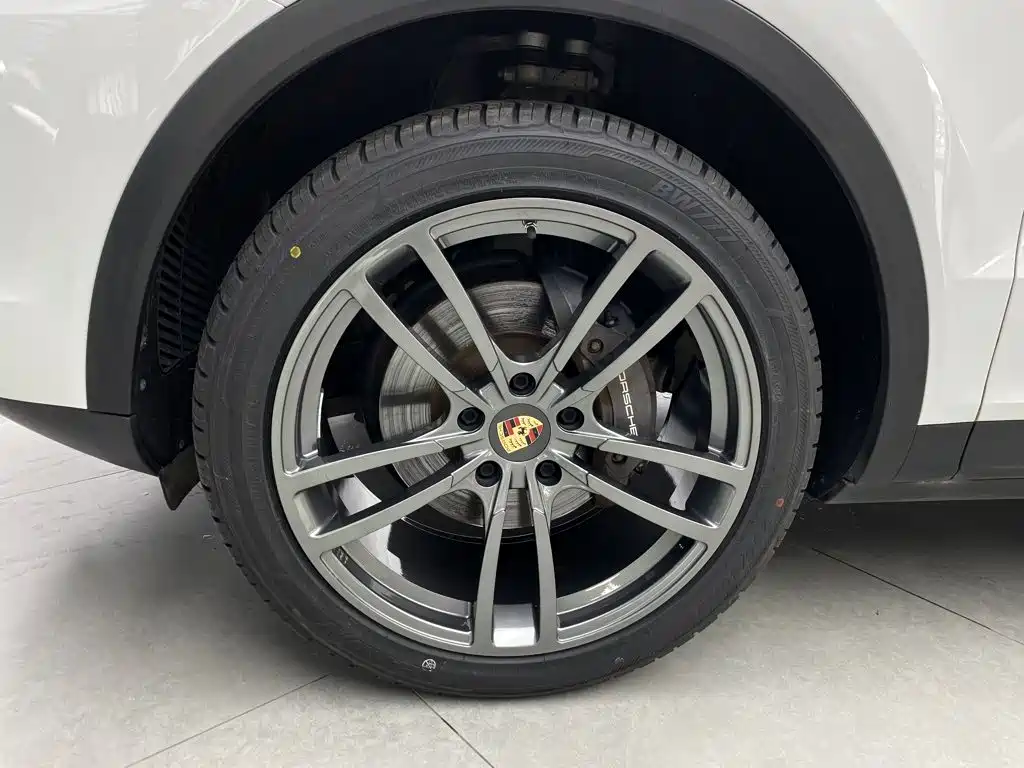 Porsche Cayenne — миниатюра 8