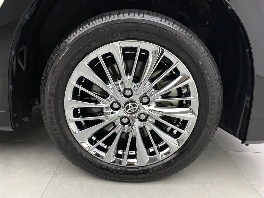 Toyota Alphard — миниатюра 7