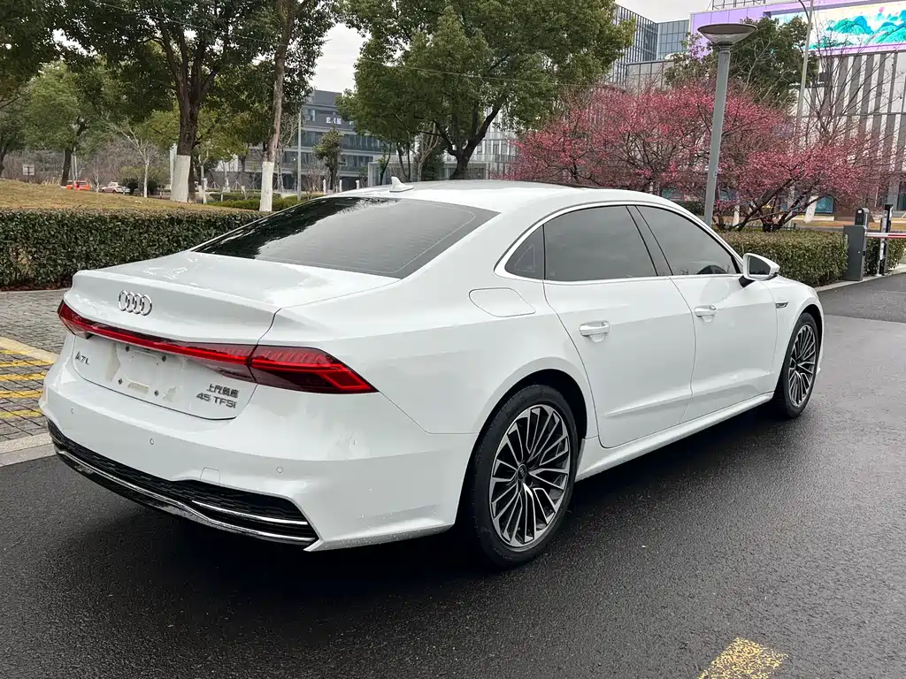 AUDI A7L