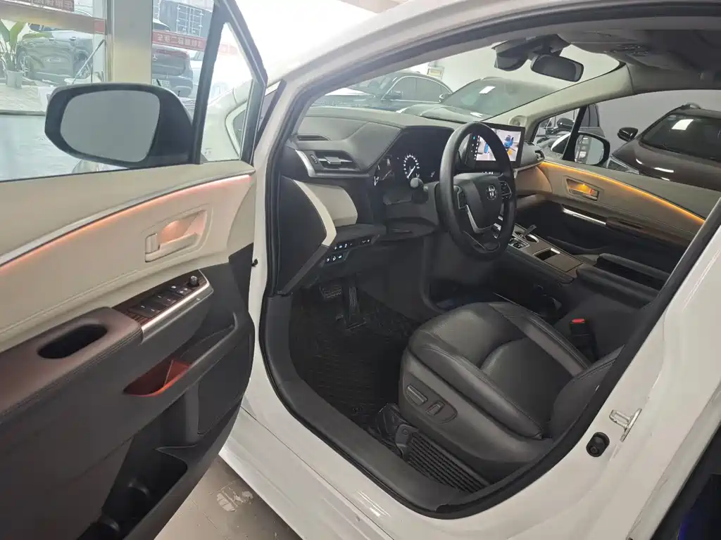 Toyota Sienna 2023 2.5L Luxury