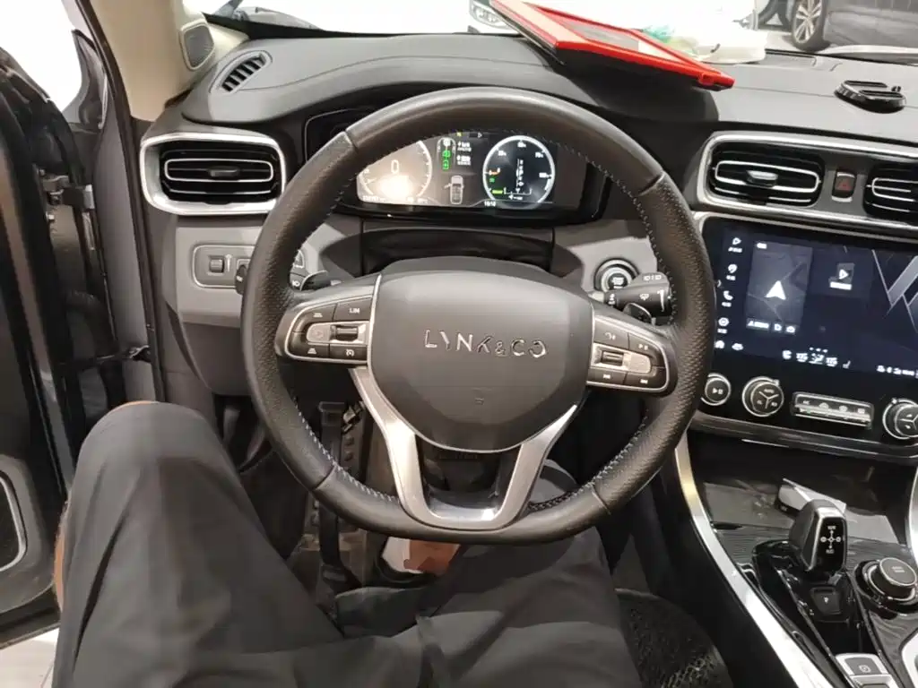 Lynk & Co 01 EM-P — миниатюра 11