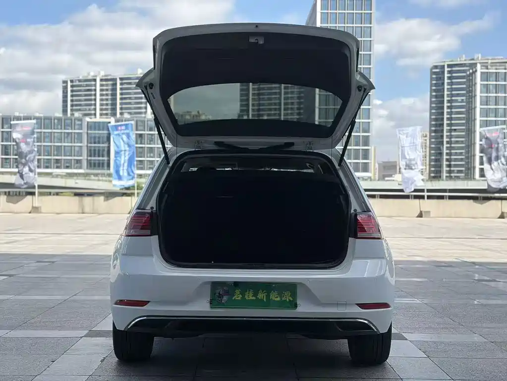 Volkswagen Golf EV — миниатюра 14