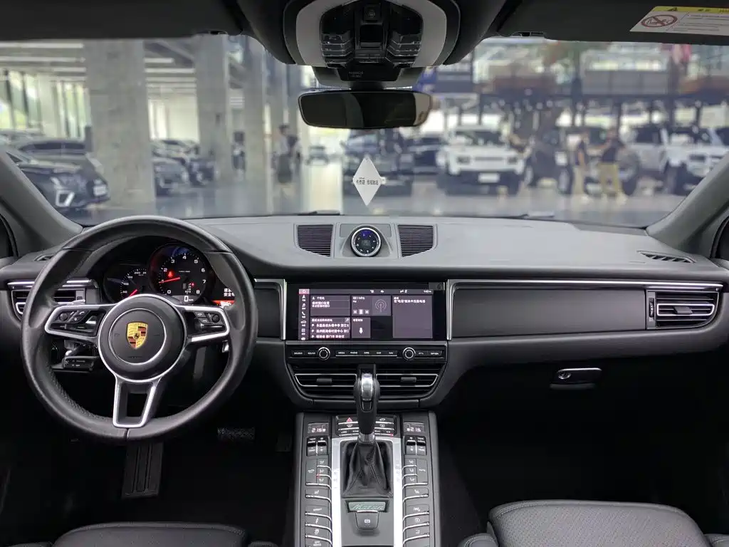 Porsche Macan — миниатюра 15