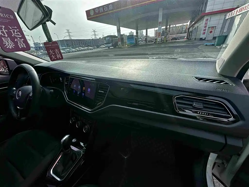 Volkswagen T-Roc — миниатюра 13