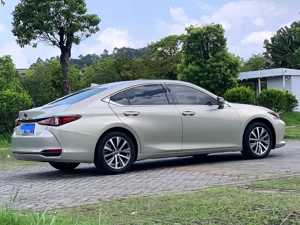 Lexus ES 2020 200