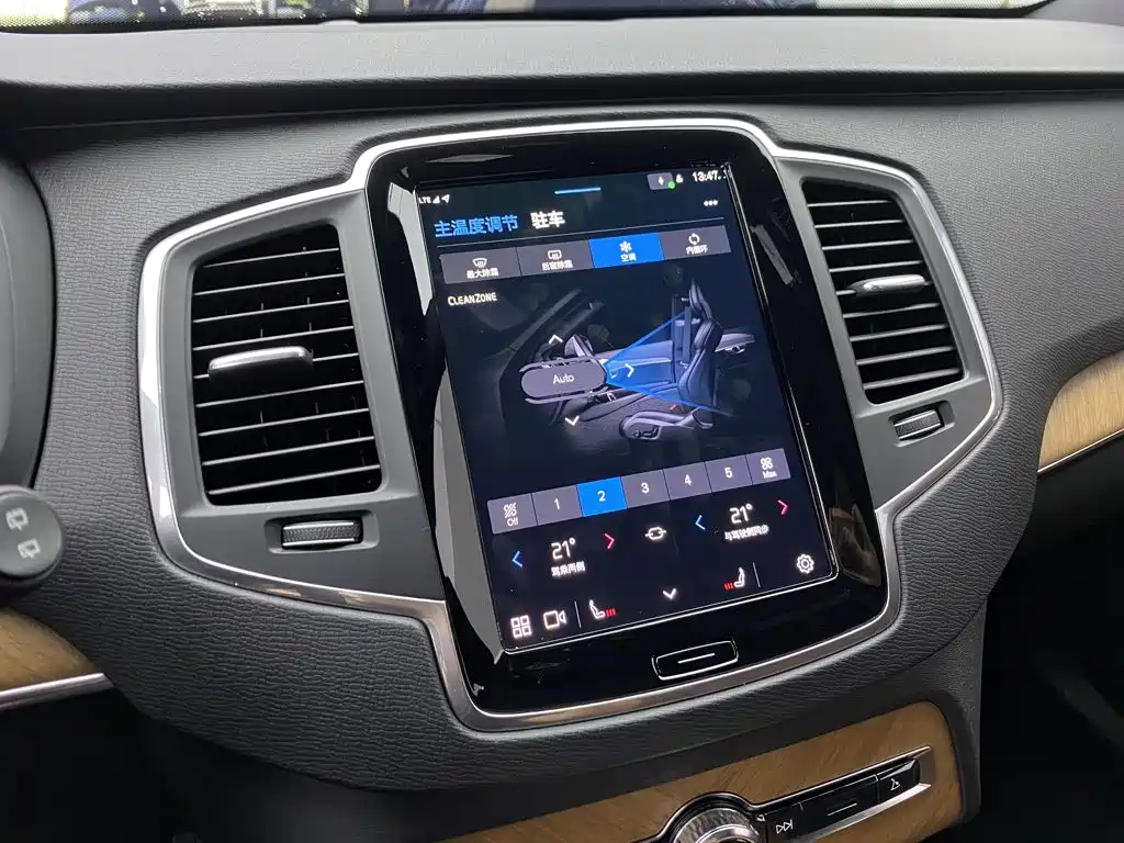 Volvo XC90 — миниатюра 24