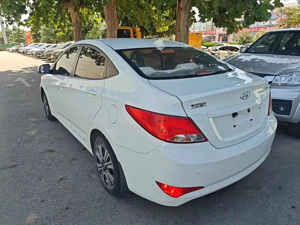 Hyundai Verna — миниатюра 5
