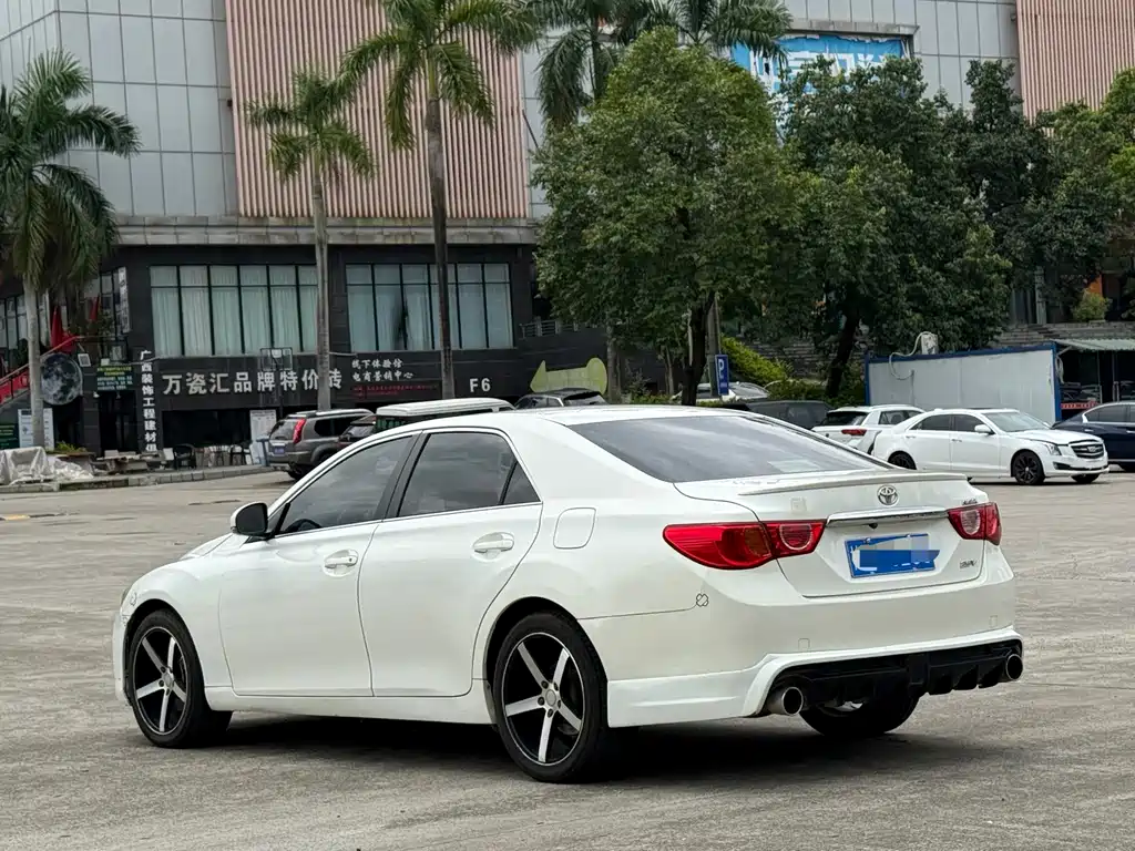 Toyota Reiz — миниатюра 5