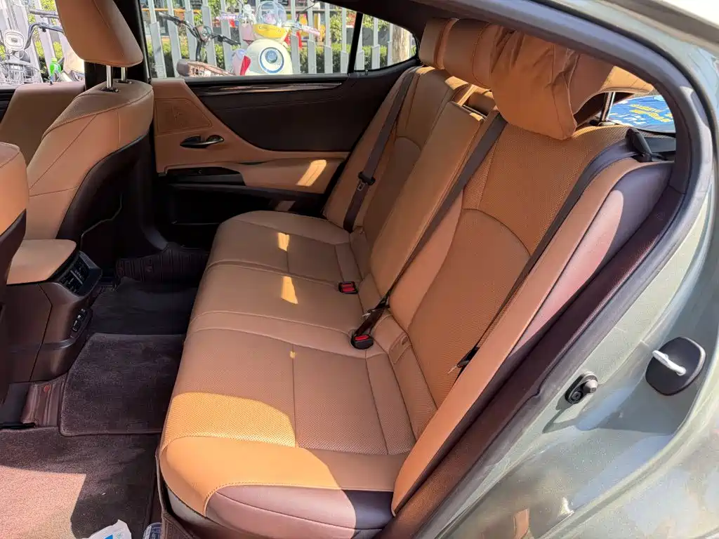 Lexus ES — миниатюра 12
