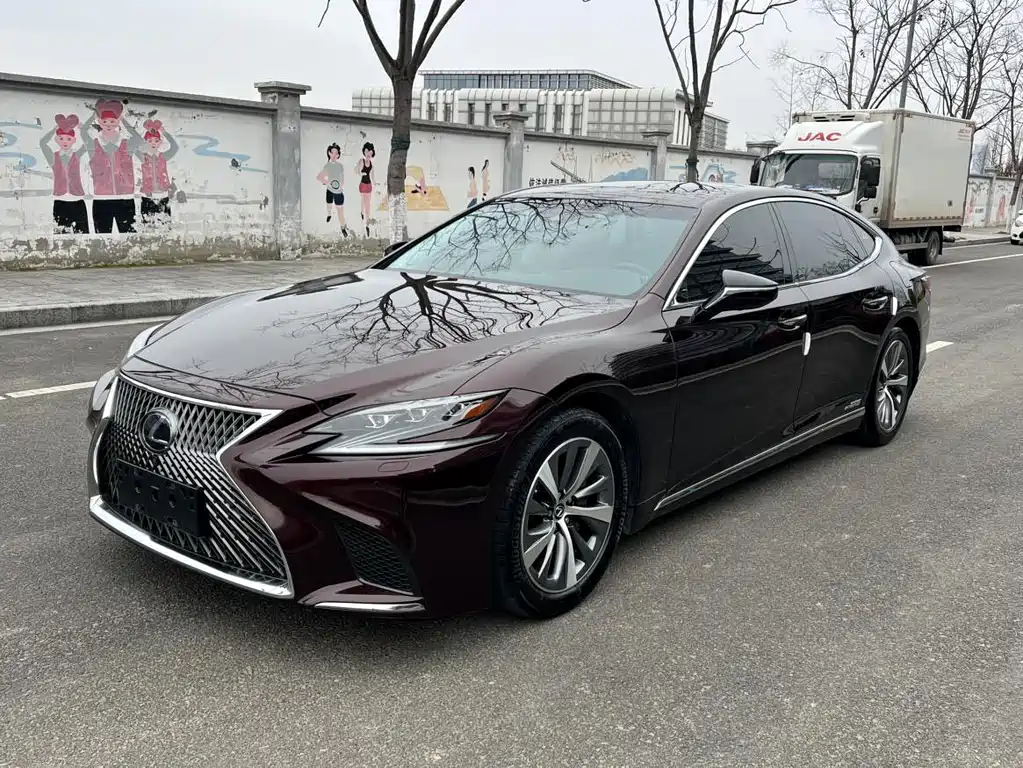 Lexus LS