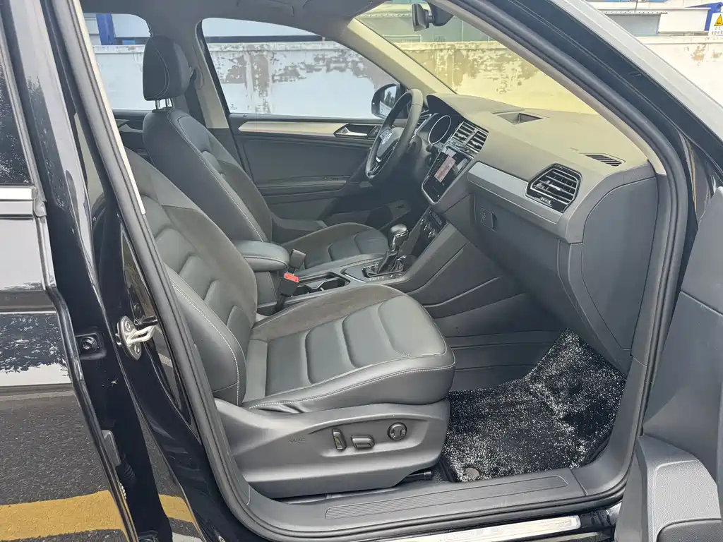 Volkswagen Tiguan L — миниатюра 19