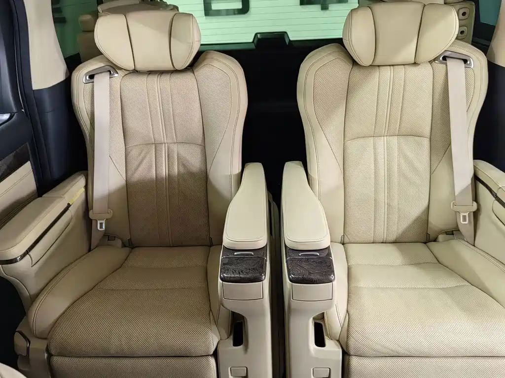 Toyota Alphard — миниатюра 7