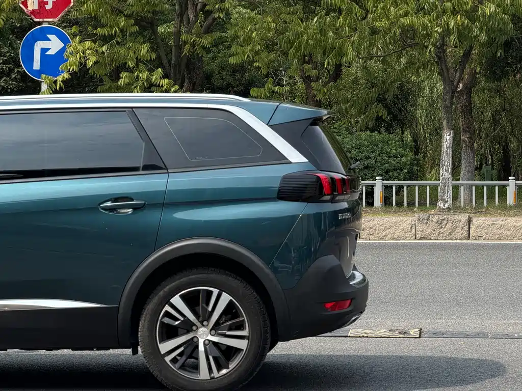 Peugeot 5008 — миниатюра 5