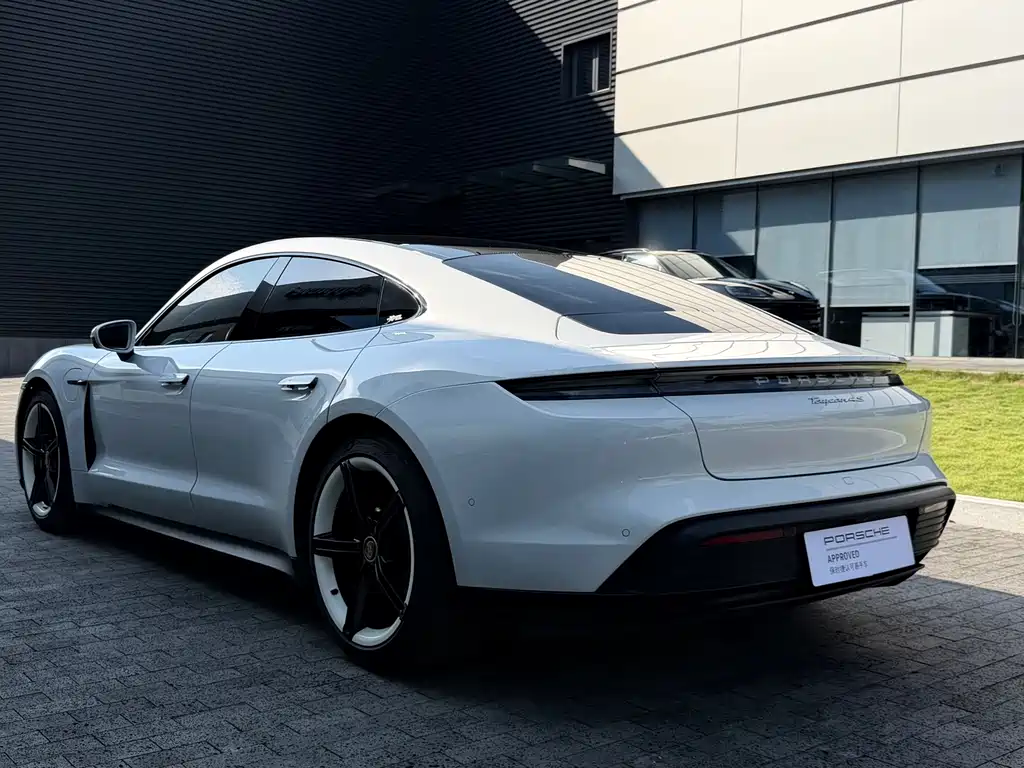 Porsche Taycan — миниатюра 5
