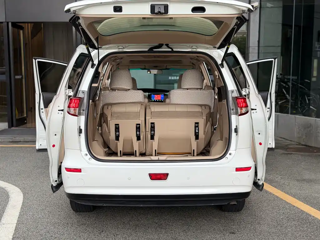 Toyota Previa — миниатюра 18