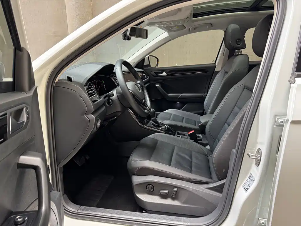 VOLKSWAGEN T ROC EXPLORING SONGS