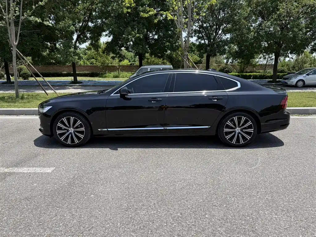 Volvo S90 2025 B5 Luxury